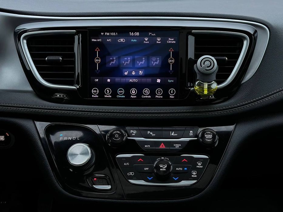 Chrysler Pacifica 2019 року, 3.6 гібрид, автомат, передній привід,233т