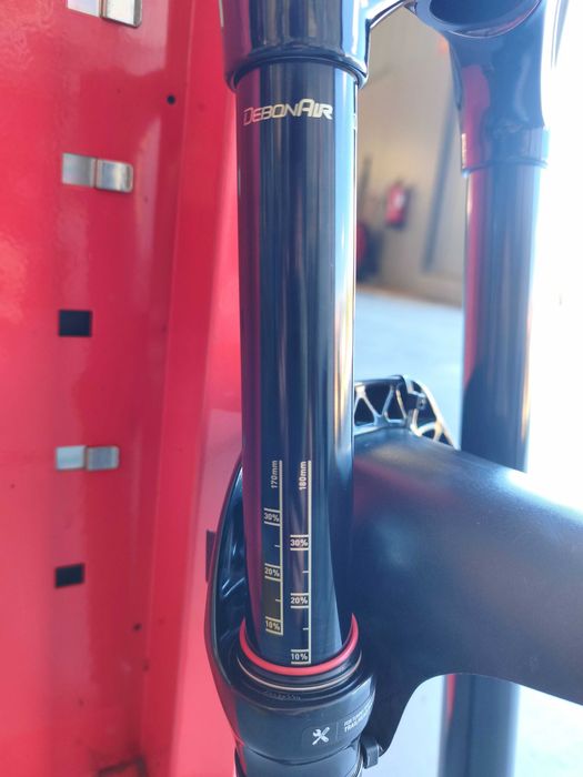 Suspensão Rock shox Lyrik 170mm