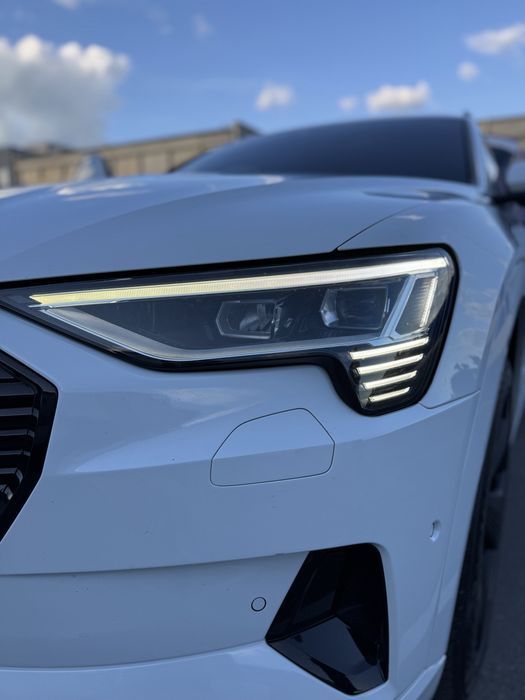 Audi e-tron 2019 | 95 кВт·год | Quattro | 130 тис. км