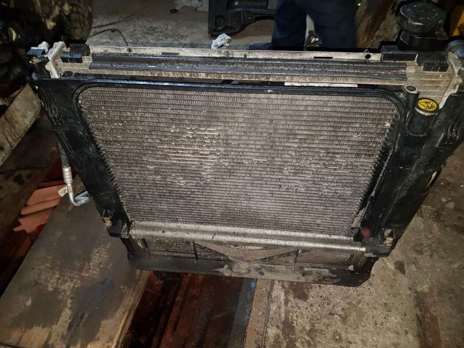 Радіатор БМВ Е53 Е60 Е61 Е65 Е70 Е90 Е92 Ф01 Ф02 Ф10 Ф30