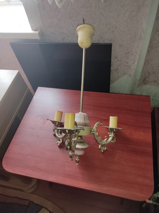 Люстра на 3 плафона! Продам!