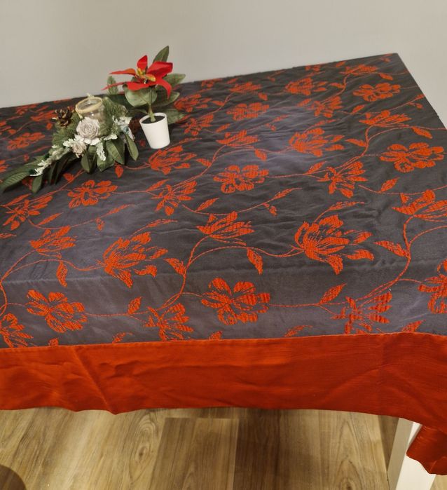 Piękny   obrus   duży.