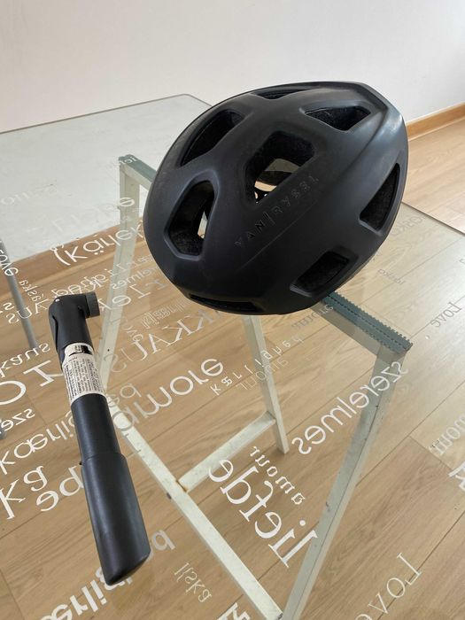 Capacete de ciclismo Van Rysel + bomba portátil – Excelente estado