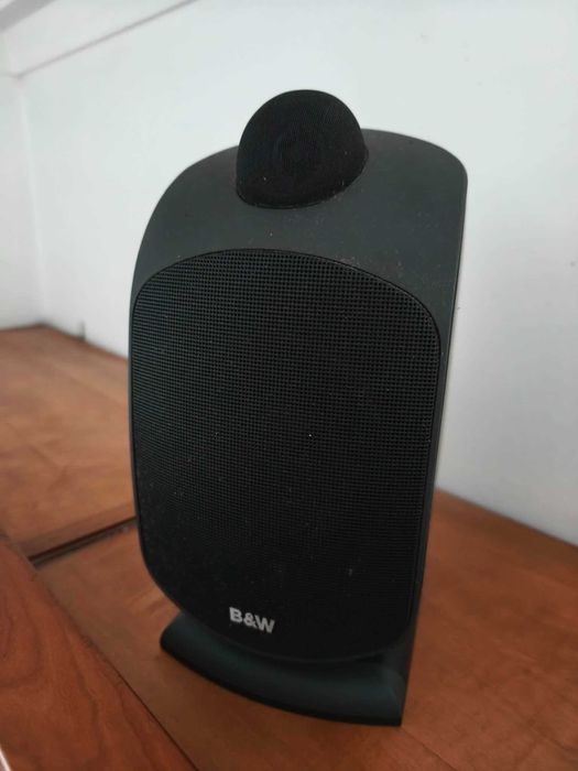 Bowers & Wilkins (B&W) LM1