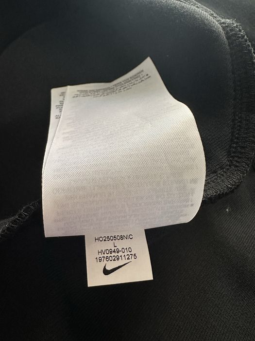 Толстовка мужская Nike Tech Fleece черного цвета.