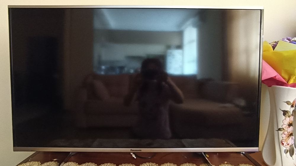 Телевизор Panasonic TX-40ASR650 40” (на запчасти или под ремонт)
Продам телевизор Panasonic TX-40ASR650, диагональ 40 дюймов.
Телевизор включается, зв