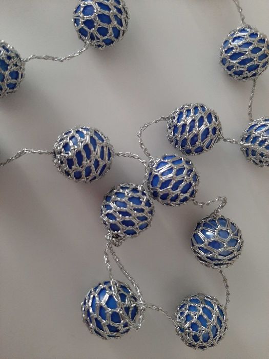 Naszyjnik korale niebieskie ze srebrna nicią