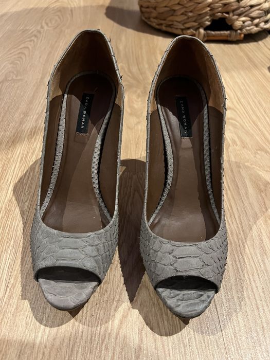 Sapatos Zara cinzentos