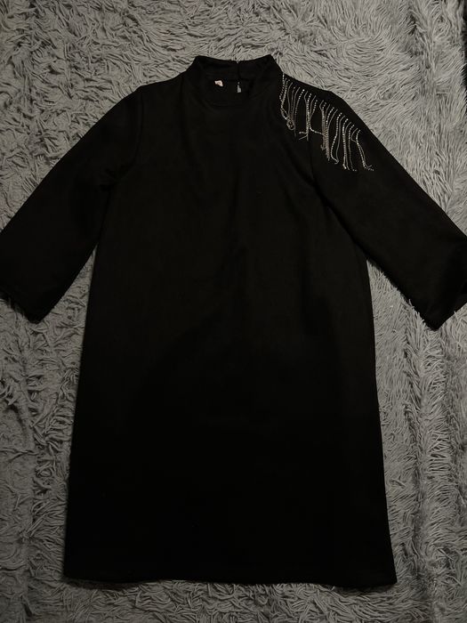 Гарна вечірня сукня.