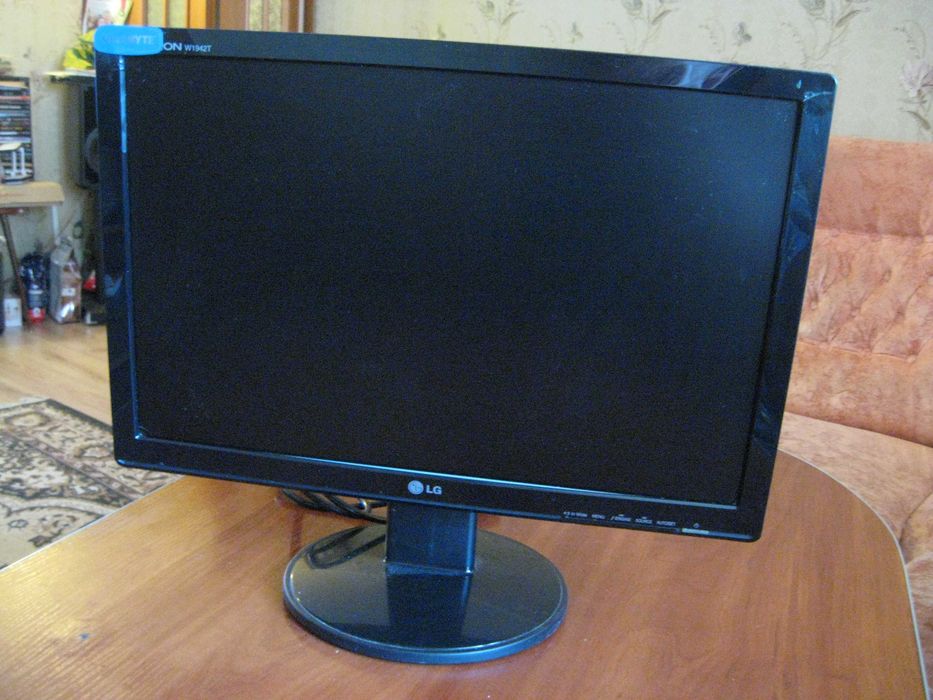 Монитор LG Flatron W1942T.