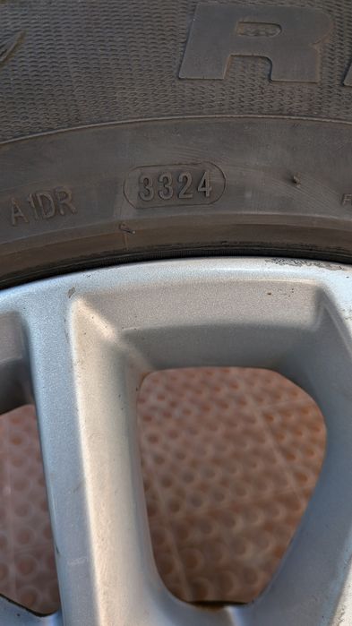 Jantes Originais Toyota Auris 16" + Pneus Barum 205/55 R16
