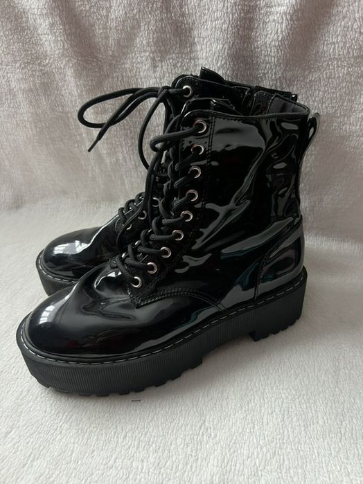 Чоботи, черевики лакові 40