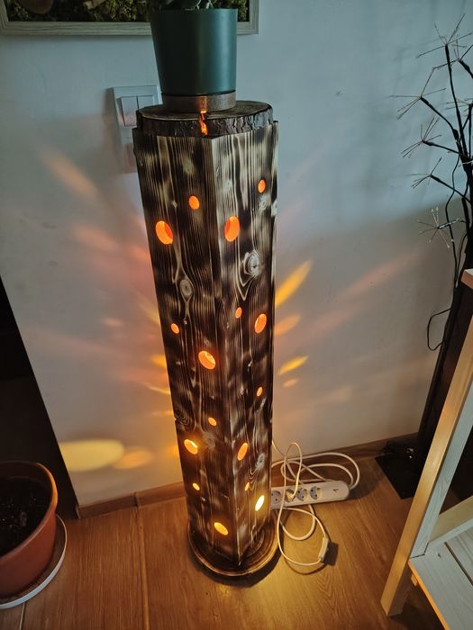 Lampa stojąca drewniana w stylu loft