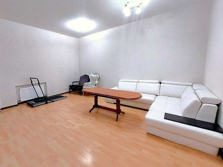 Екатерининская пл.: сдам просторную 2к квартиру в историческом центре!