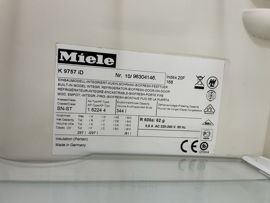 Холодильник  miele під забудову