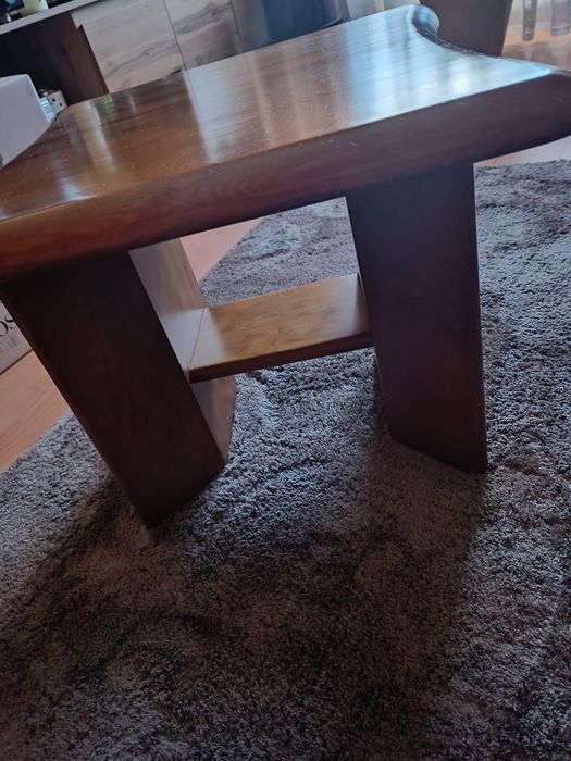 Mesinha de sala em madeira