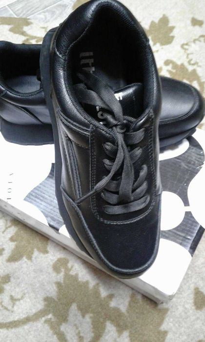 Кроссовки кожаные женские