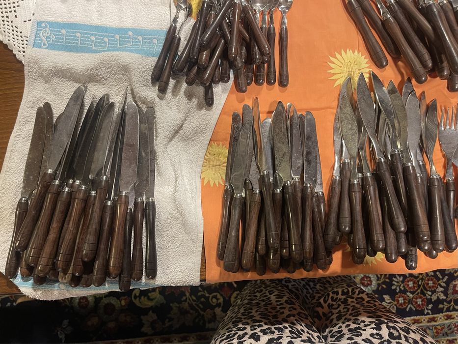 Faqueiro 298 peças com cabo de madeira