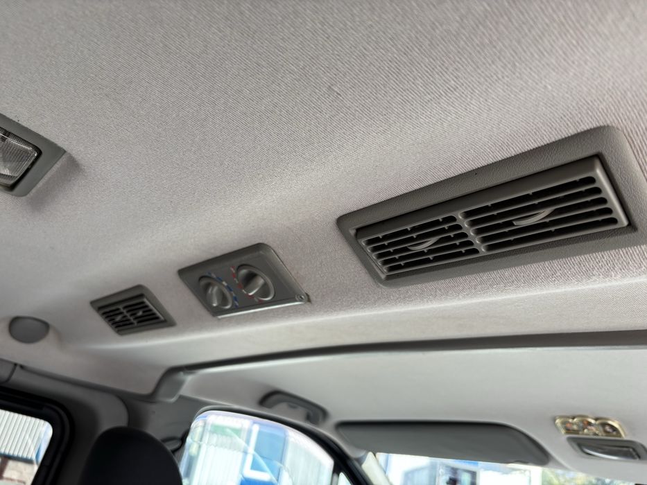 Opel Vivaro 2,5D пасажир автомат
