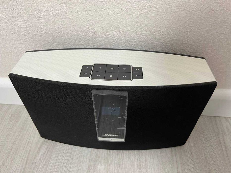 Bose SoundTouch 20 WiFi акустика с пультом и мобильным приложением