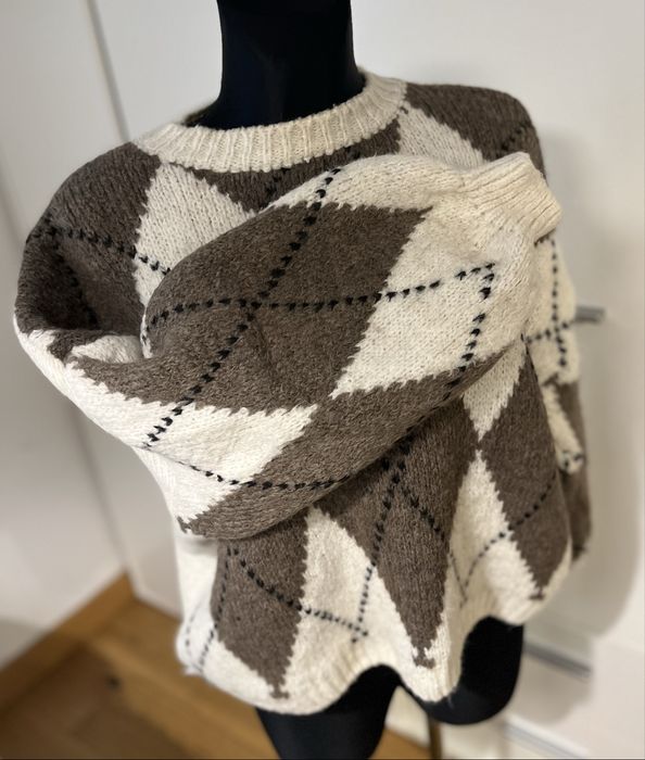 Sweter w romby mięsisty