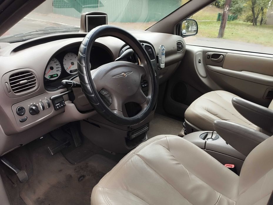 Chrysler Grand Voyager 3.3 v6 AT газ бензин автомат минивео 7 мест