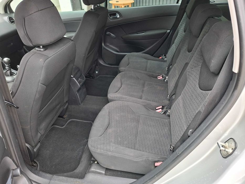 Peugeot 308 SW 7 lugares teto panorámico
