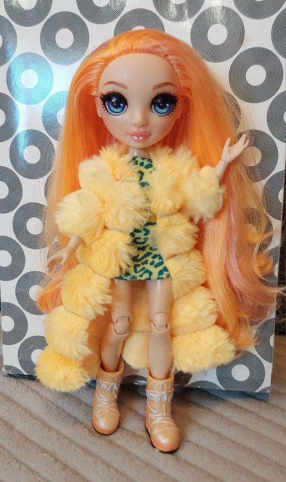 Лялька Rainbow High Рейнбоу Хай Поппі Роуан Winter Break Poppy Rowan Orange Fashion Doll