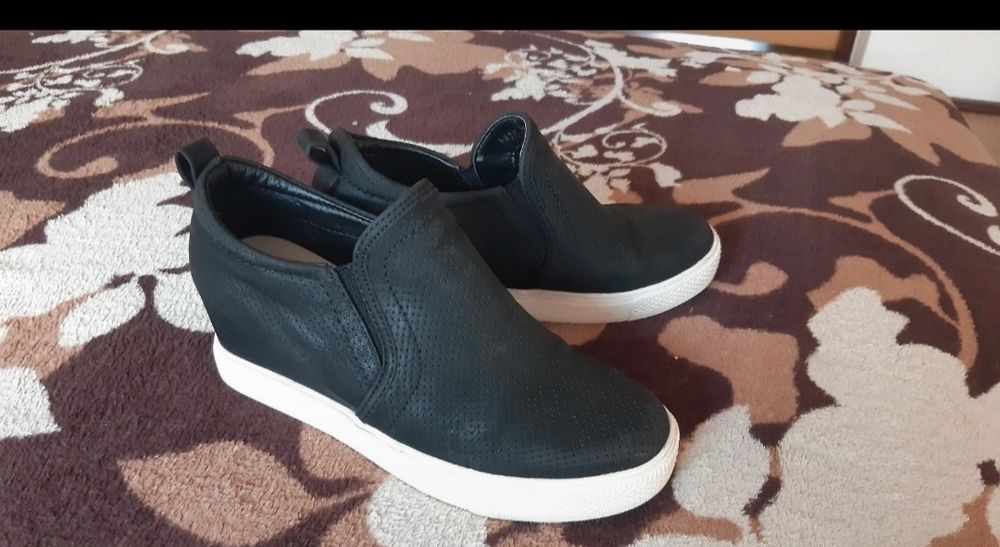 Buty na koturnie 38