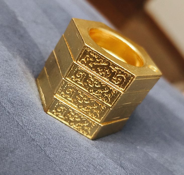 Anéis fidjet interligados em aço inoxidável para  ansiedade.