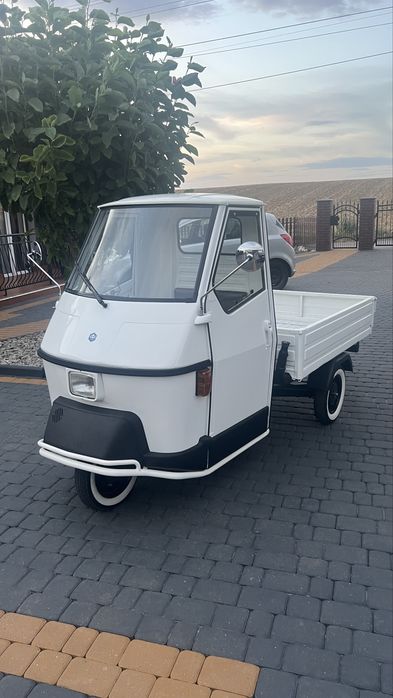 Piaggio ape prosecco van