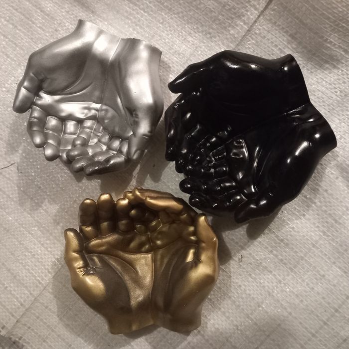 Dekoracja dłonie z gipsu ceramicznego