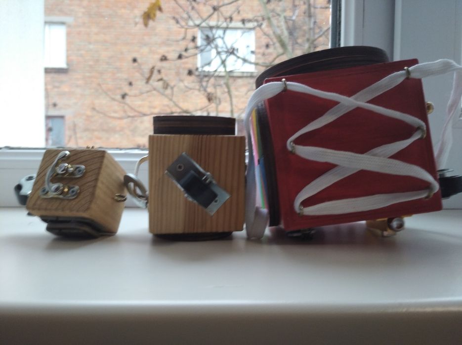 Дерев'яний бізікубик для дітей та малюків