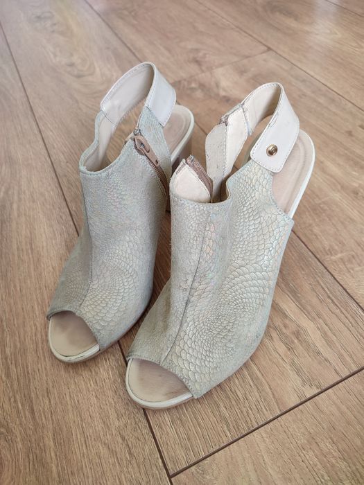 Buty beżowe 39 casu