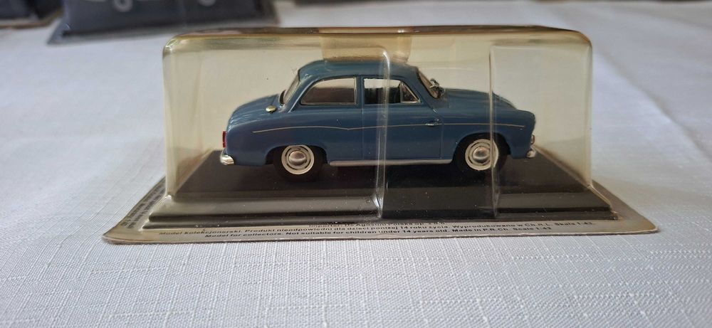 Syrena 104 DeAgostini w skali 1/43