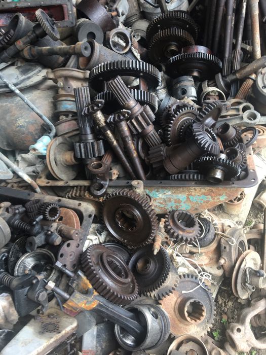 Продам запчастини до різних тракторів 80-90р.