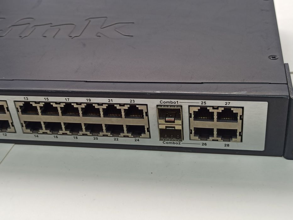 Коммутатор сетевой D-Link DES-3028