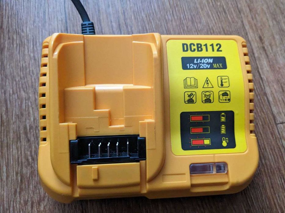 Аккумуляторы Dewalt с зарядным устройством 12/20V
