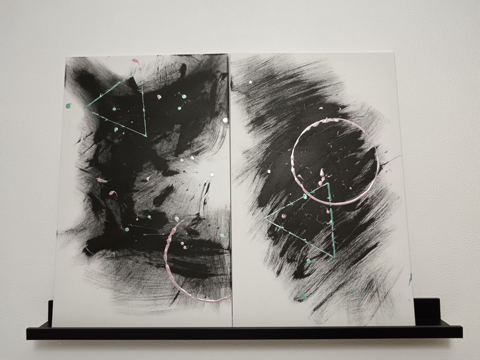 Dois quadros de arte moderna