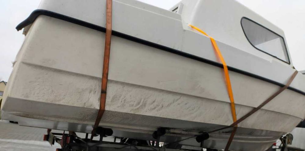 Łódź łódka kabinowa  6 metrów Opcja: przyczepa podłodziowa, silnik