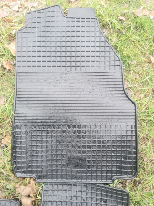 Продам коврики Сценик 2