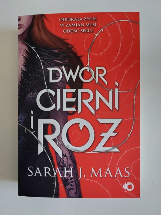 Dwór Cierni i Róż - Sarah J. Maas
