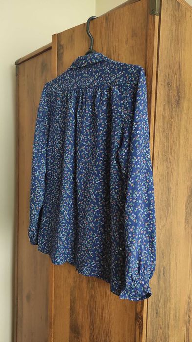 Urocza bluzka koszulowa. 100% rayon- sztuczny jedwab