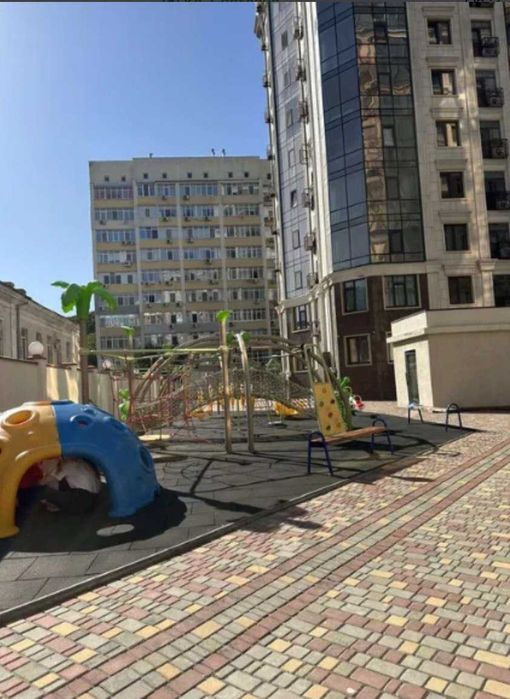 Продаеться двухкімнатна квартира в  25 перлине с ремонтом