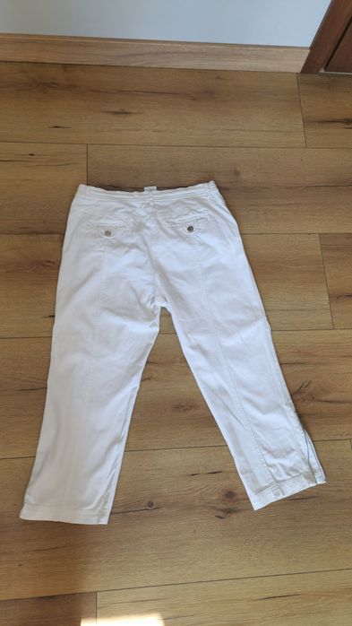 Białe bawełniane spodnie z zamkami i kieszeniami, rozmiar 38