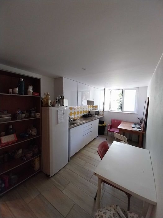 Quarto partilhado para alugar