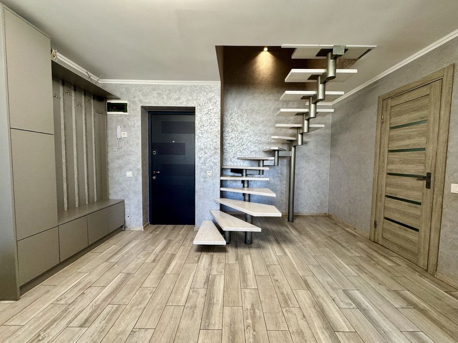 Продаж 3 кімнатної квартири з ремонтом в новобудові