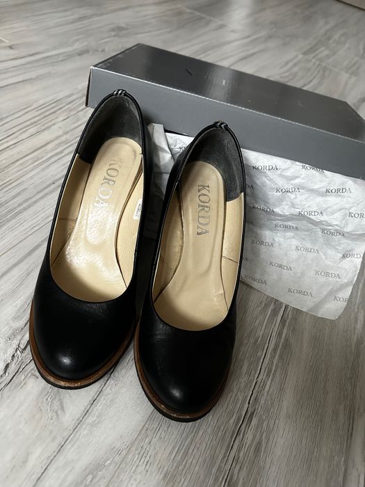 Buty Korda czółenka obcas koturna skórzane skóra naturalne półbuty