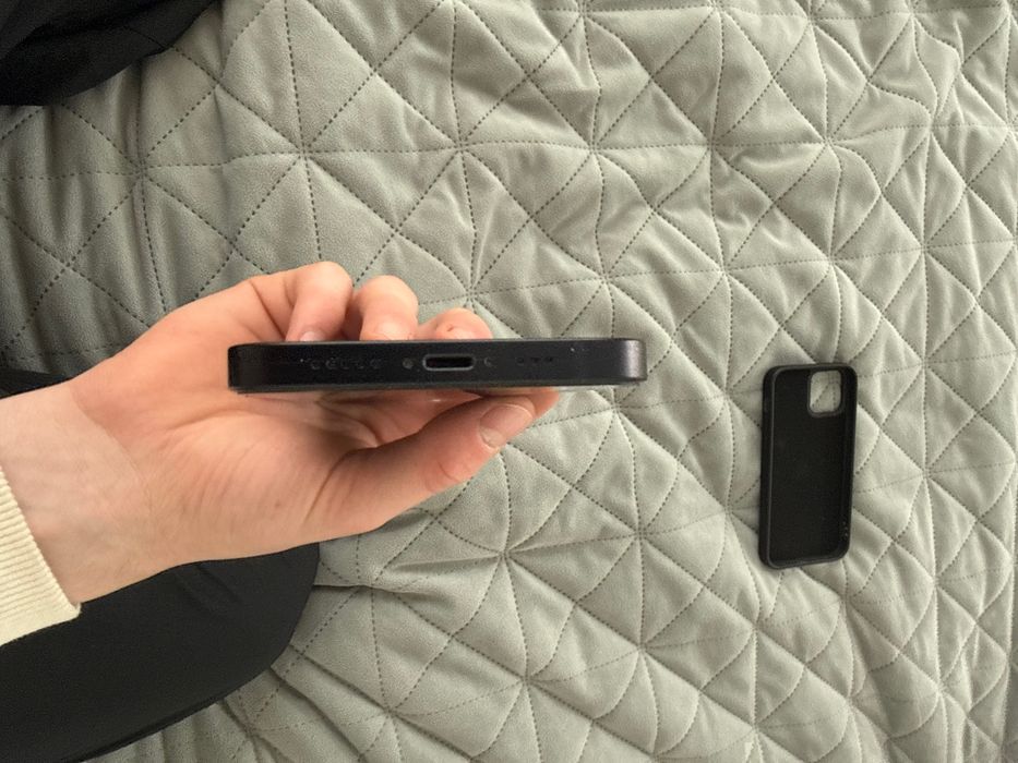 Айфон 12 r-sim в хорошому стані