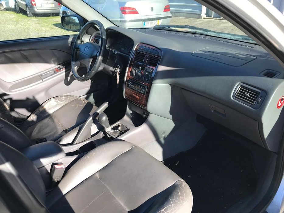 Toyota Avensis T22 1.6 110cv 5P 1999 - Para Peças